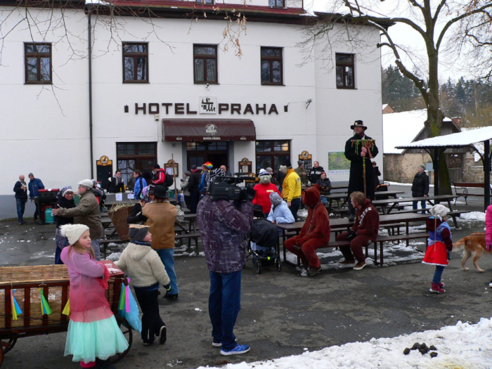 Rozvoz jídla Vyžlovka: HOTEL RESTAURACE PRAHA / 775 405 905 Firemní Společenské Akce Česká Kuchyně Minutky Hotová Jídla Ubytování Zábava Hudba Sport Svatby Pronájem Sálu Karneval Masopust